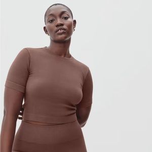 EVERLANE - NWT - The Seamless Tee - Acorn